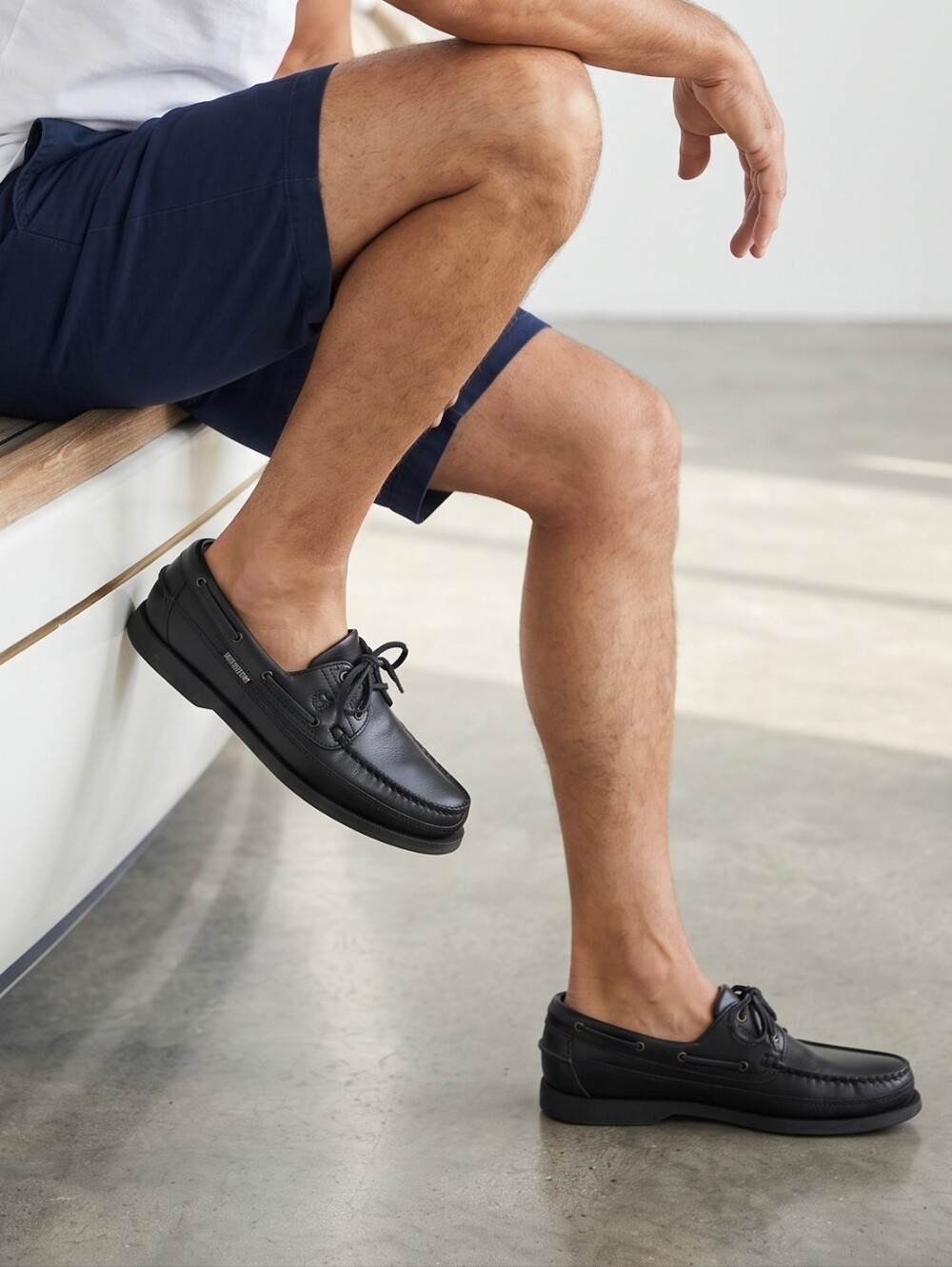 Mephisto Men's Black Leather Boat Shoes with Lace-Up Moc Toe
